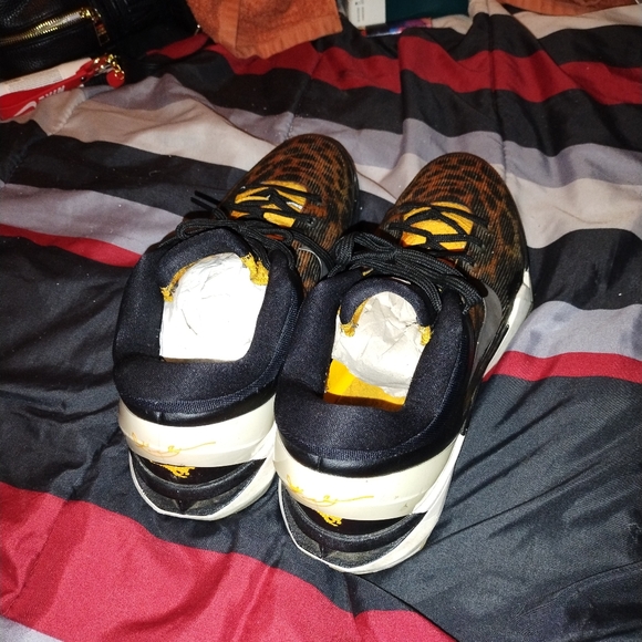 Kobe cheetah prints Size 11 - Picture 2 of 4